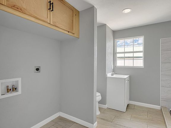 4th image of 1333 Wilson St