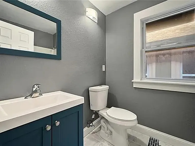 2614 Indiana Ave — Photo 19