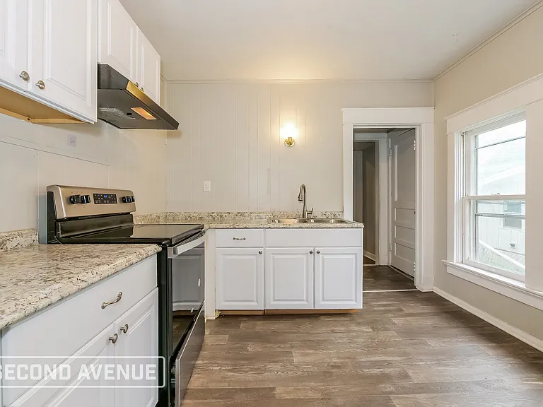 7945 Euclid Ave — Photo 9