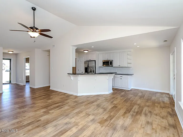 3503 Mandy Ln — Photo 9