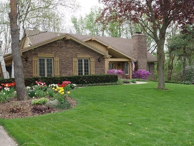 1st image of 905 Fairview Dr