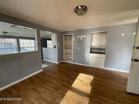 4th image of 815 Cox St