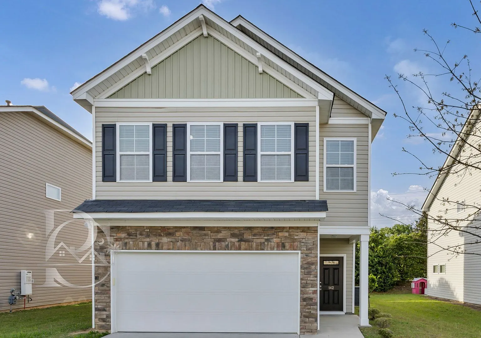 Convenient To Downtown In Congaree Pointe — Photo 1