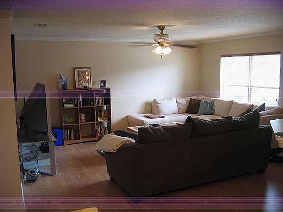 4th image of 559 Zanesville St S