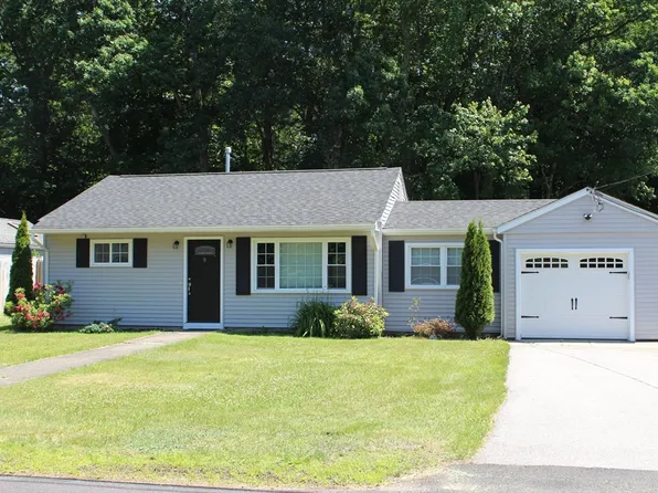 9 Douglas Cir, Smithfield, RI 02828
