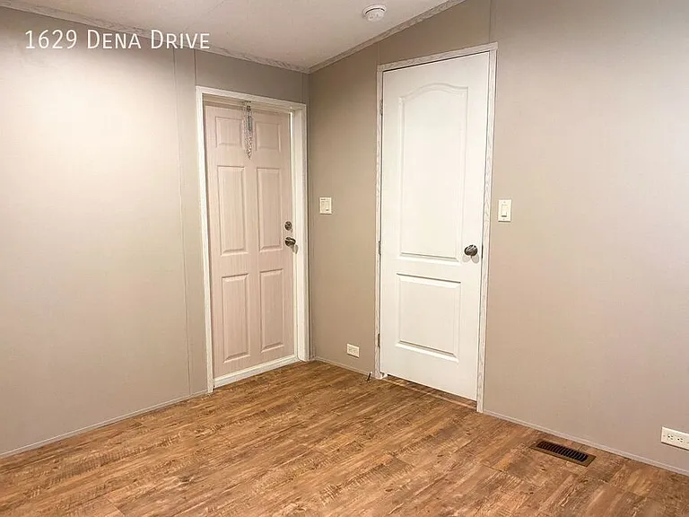 1629 Dena Dr — Photo 5