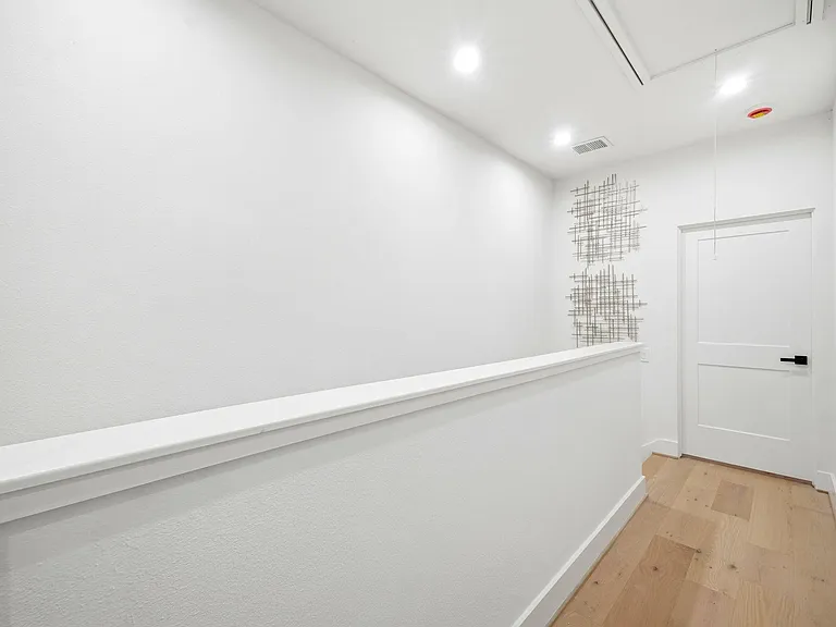 2212 Lou Ellen Ln #C — Photo 30