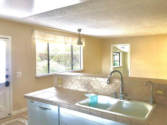 Kitchen Overlooking Living Room /w Garden & Mt. Views