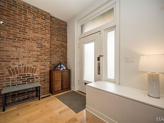 3rd image of 4424 Laclede Ave