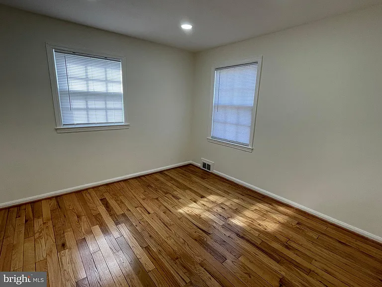 2924 Marshall St — Photo 26