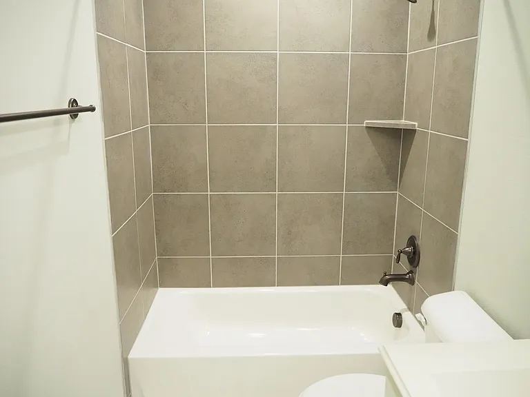 4129 Broadway Ave — Photo 25