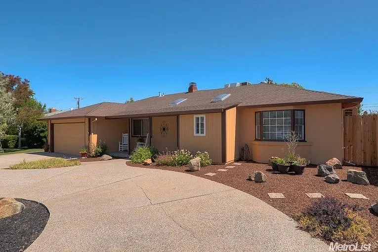 6420 Clara Way photo 1