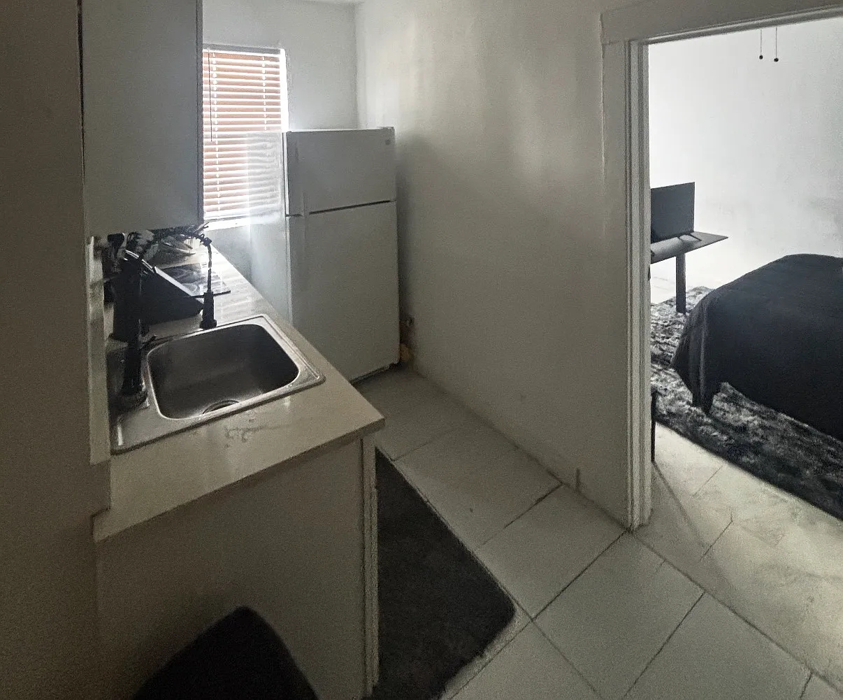 2 bed, 700 sqft, $1,000 — Photo 3
