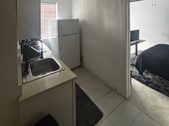 3rd image of 428 SW 9th St APT 2