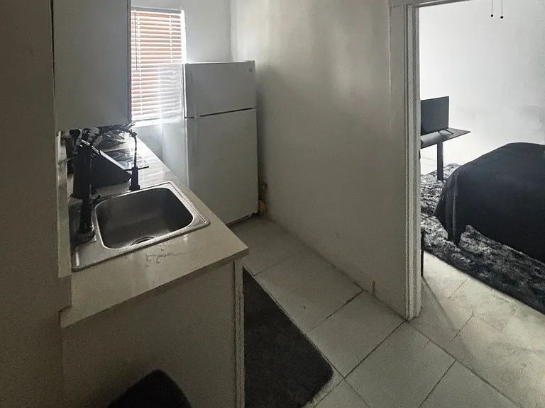 428 SW 9th St #2 — Photo 3