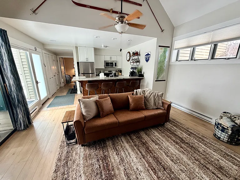 2240 Tanners Rdg #2240 — Photo 8