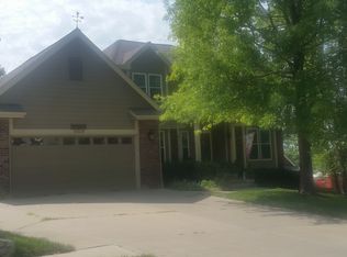 5018 Summit St, Shawnee, KS 66216