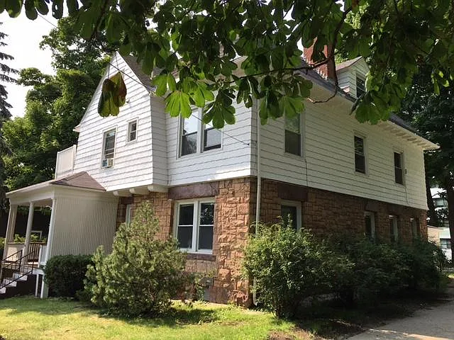 3 bed, 1218 sqft, $3,075 — Photo 1