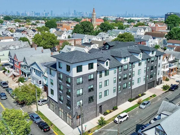 140 Avenue B image 1 of 27