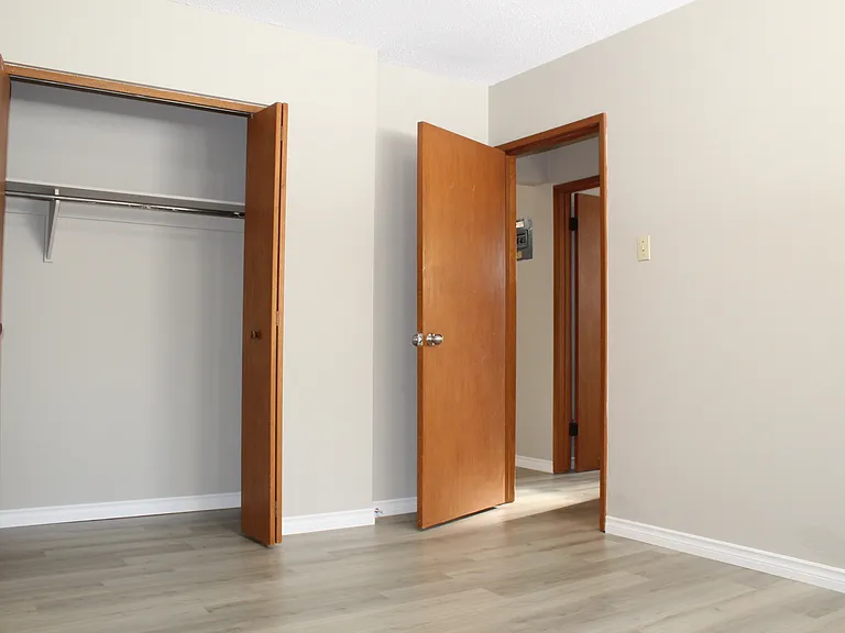 1019 Northmount Dr NW — Photo 7