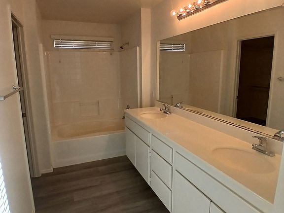 3rd image of 15657 Kadota Pl