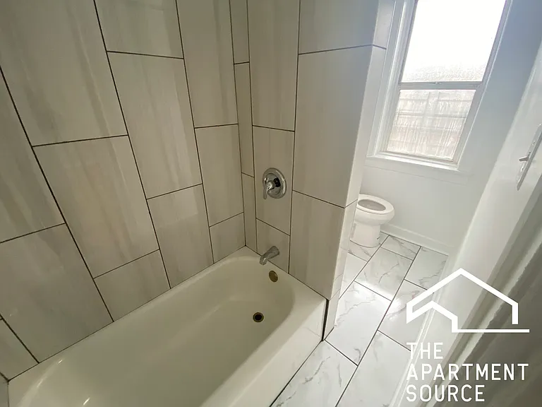 5692 N Ridge Ave #1E — Photo 8