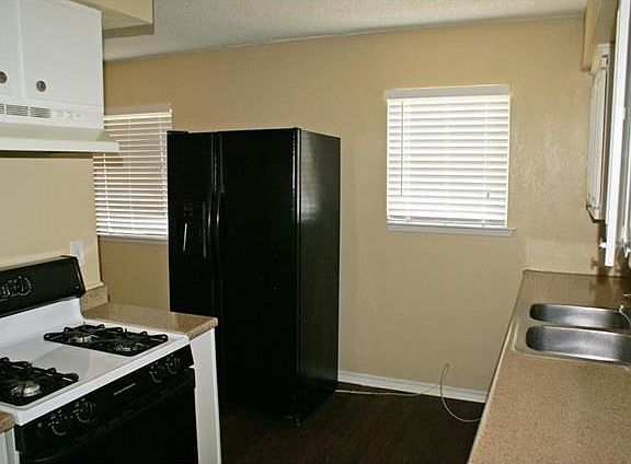 4th image of 1616 Meadows Dr