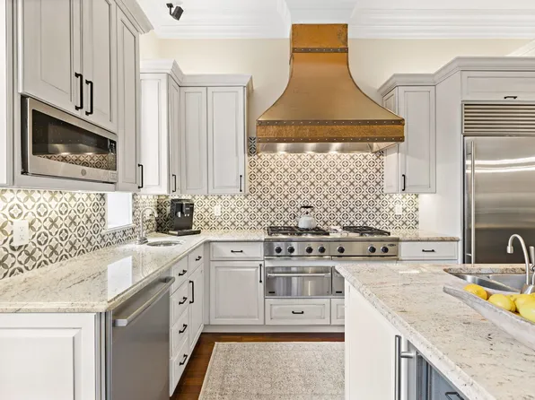 630 Hudson Street image 13 of 50