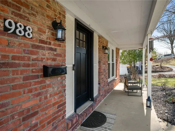 988 Copsewood Dr, Bethel Park, PA 15102