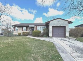 43 Blacker St, Brentwood, NY 11717