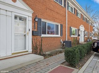 2106 Saint Johns Ave APT C, Highland Park, IL 60035