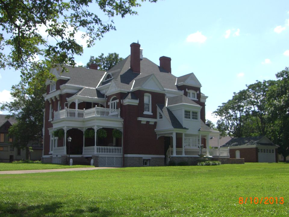 1st image of 812 S National Ave