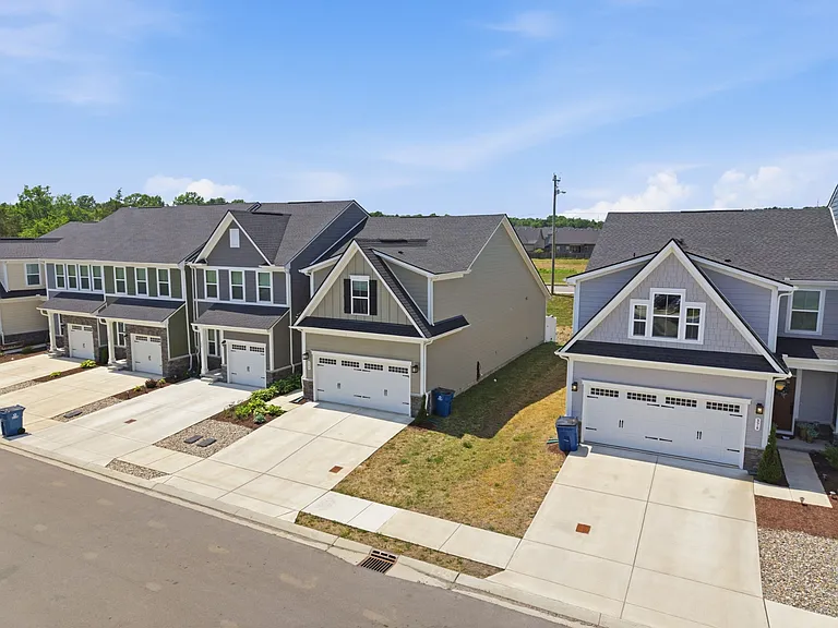 380 Camargue Ct — Photo 16
