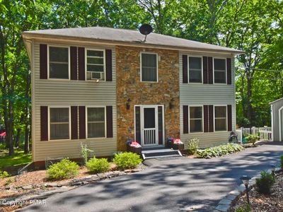 110 Jay Peak Ct, Henryville, PA, 18332