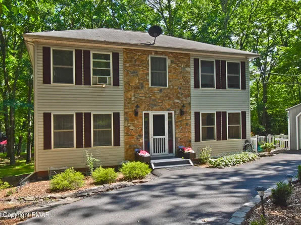 110 Jay Peak Ct, Henryville, PA 18332