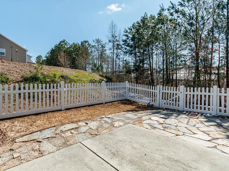 205 Roundhouse Ln — Photo 26