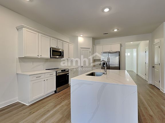 3rd image of 334 Hickory Pointe Loop