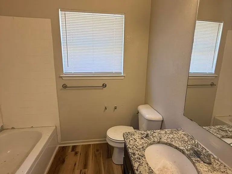 3933 Wake Forest Ln — Photo 14
