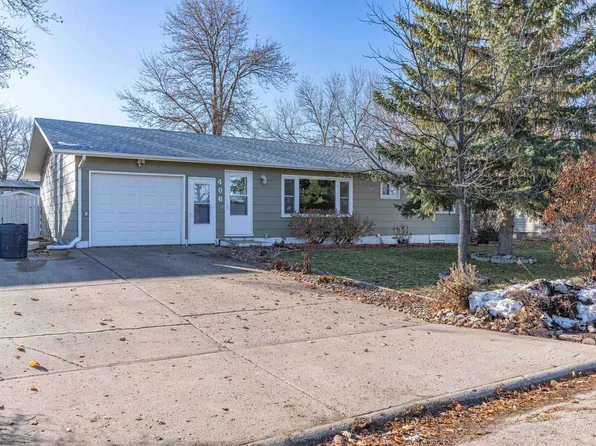 406 Davis St N, Burlington, ND 58722