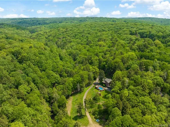 11 Hemlock Trail, Oxford, CT 06478