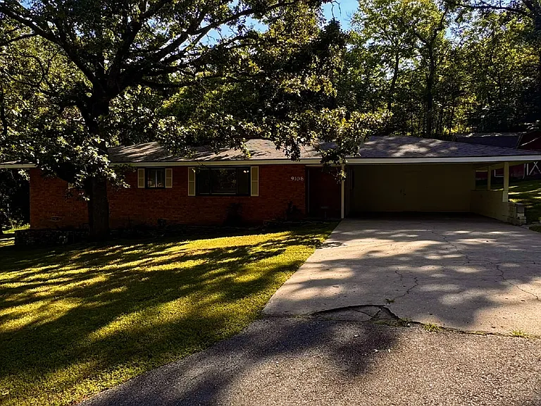 9108 Bluff Dr — Photo 2