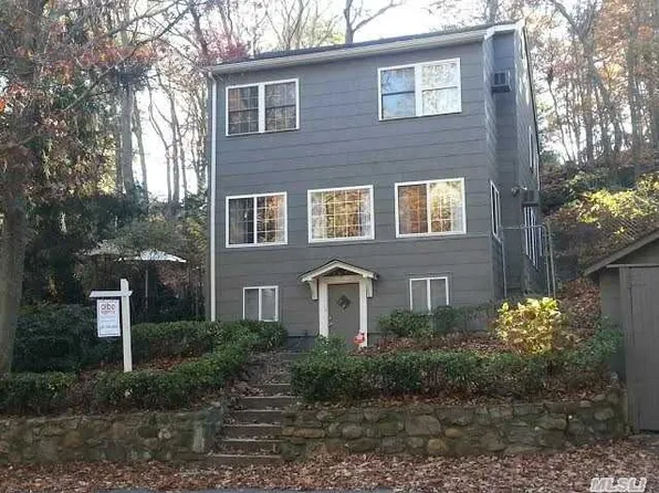 141 Hallock Landing Rd, Rocky Point, NY 11778