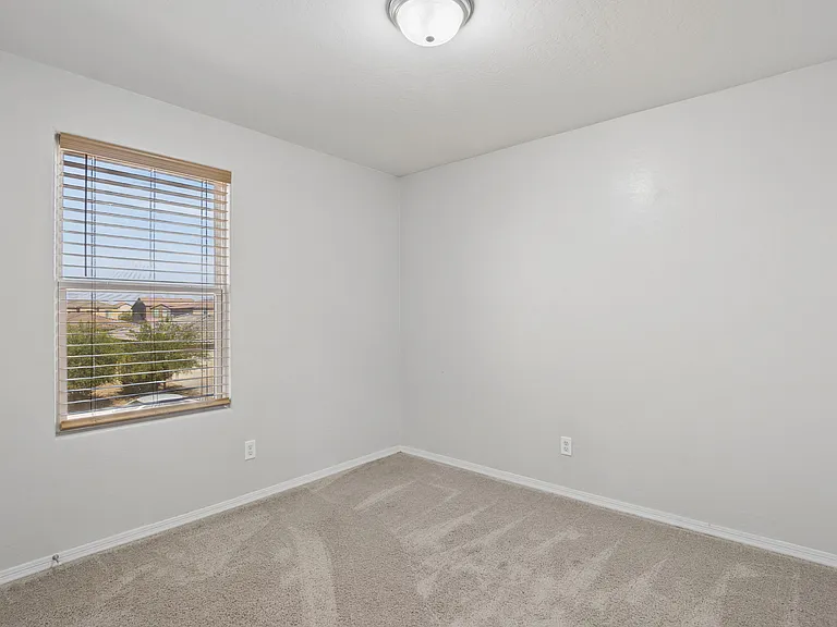 1748 N Logan Ln — Photo 27