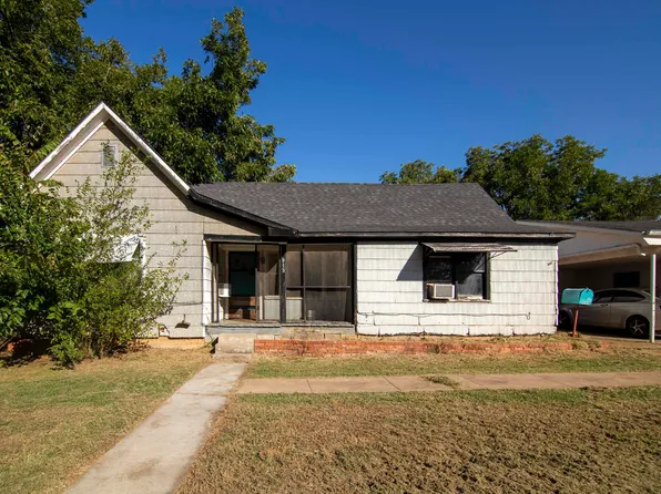 913 N Elm St, Waurika, OK 73573