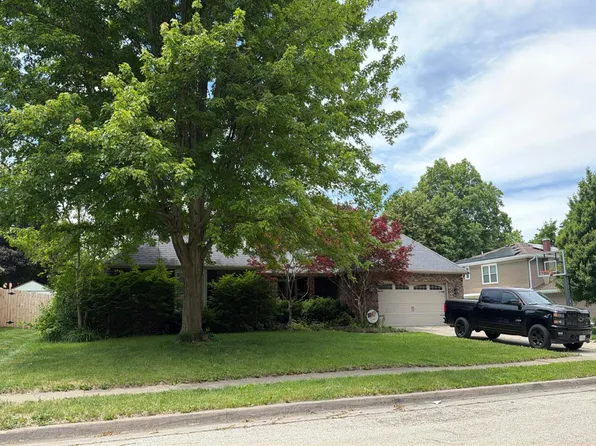 29 Independence Sq, Bloomington, IL 61704