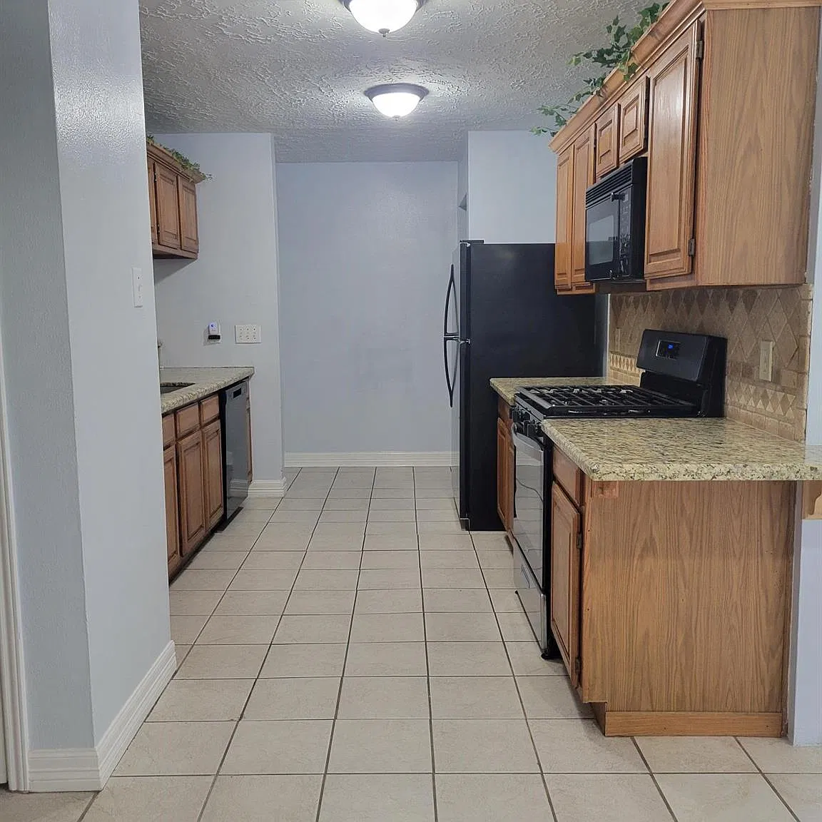 3 bed, 2.0 bath, 1700 sqft, $1,995 — Photo 4