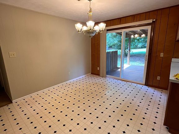 3rd image of 704 Lake Condy Rd