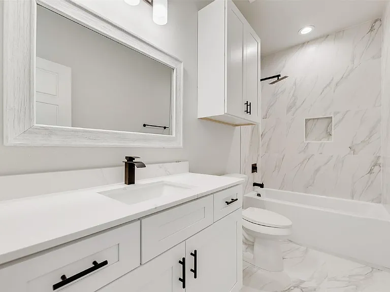 2330 Fairfax Dr — Photo 3