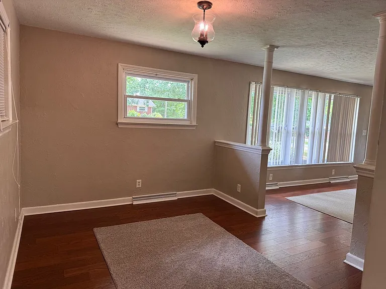 453 Foster St — Photo 5