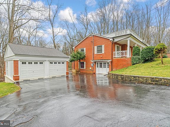 3rd image of 851 Canal Dr